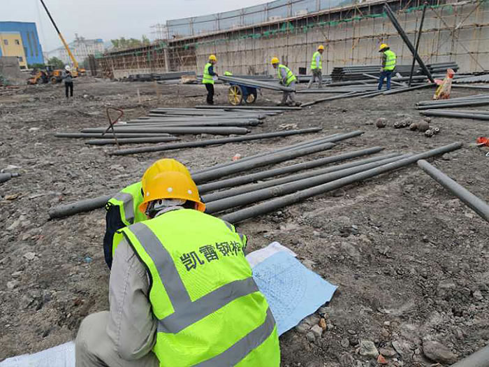 普兰店螺栓球网架结构